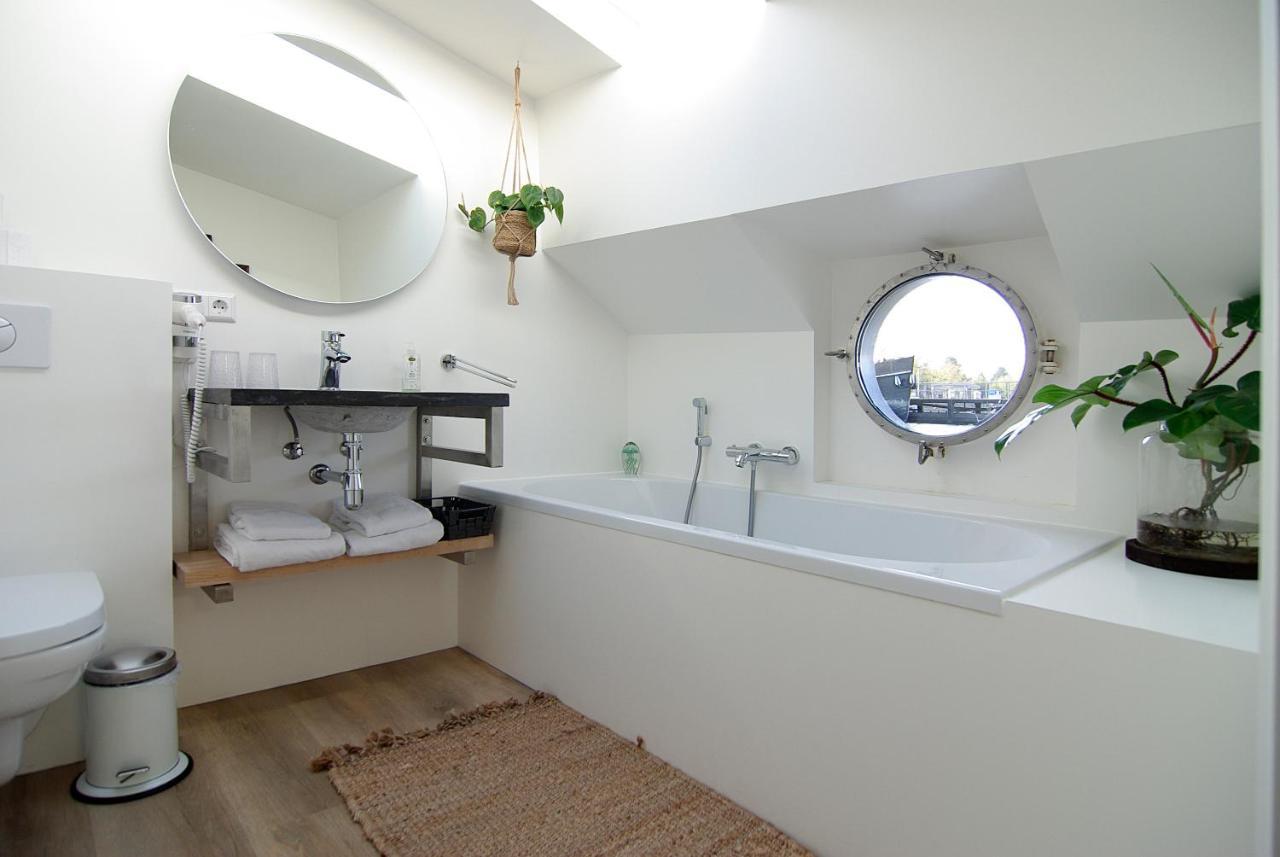 Eco Houseboat Hotel Amsterdam Exterior photo